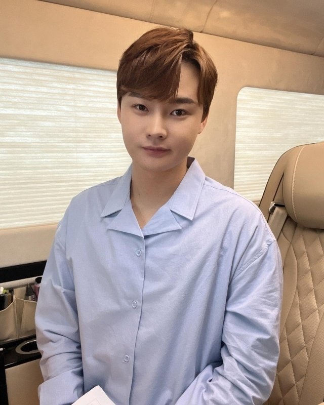 가수 박서진, 스타랭킹 남자 트롯 2주 연속 1위 질주... 35만 표 고지 점령