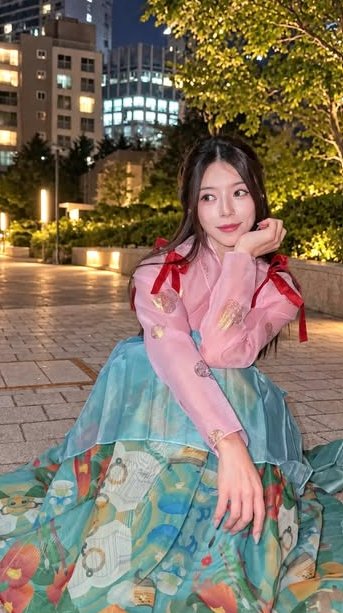 가수 양지은, 단아한 한복 자태로 전한 추석 인사... '미스트롯4' 새로운 여정 기대감 고조